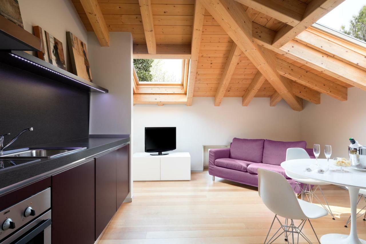 Casa Bianca Apartments โกโม ภายนอก รูปภาพ